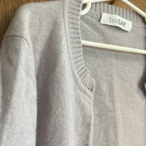 Dusty lavender TSE SAY kids cashmere cardigan I’d say it fits 4 to 6 years old.